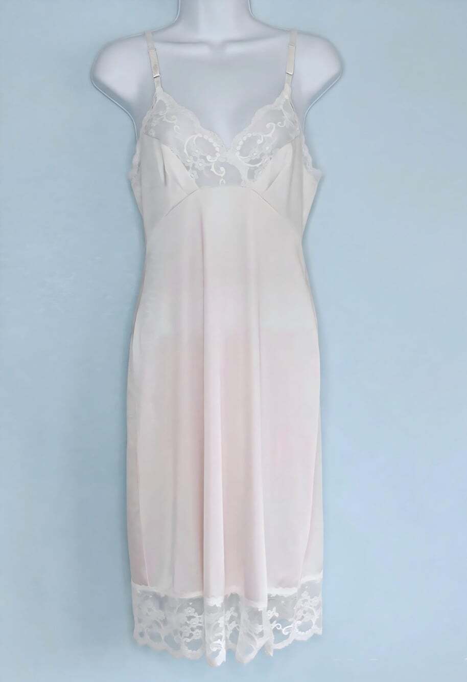 Vtg Vanity Fair Outlet Slip Dress Antron III sz 32L Coquette, Dainty Pale Pink